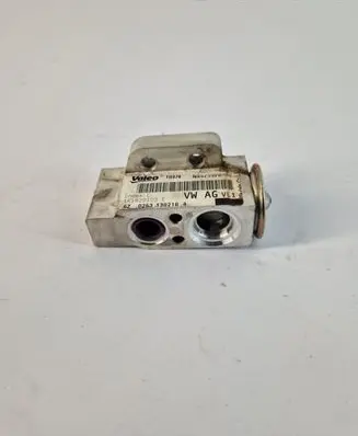 Volkswagen Caddy Air conditioning (A/C) expansion valve 1K0820679