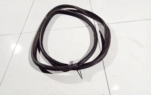 Opel Astra H Rubber seal front coupe door 