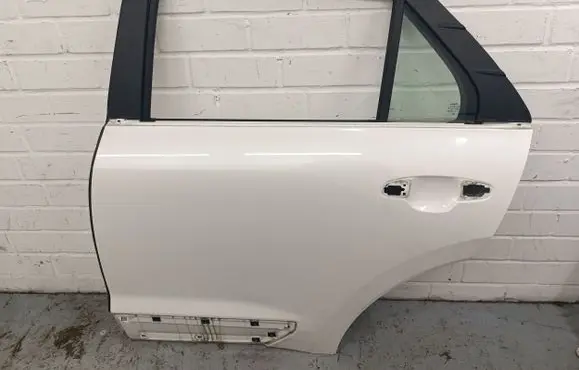 KIA Niro Rear door