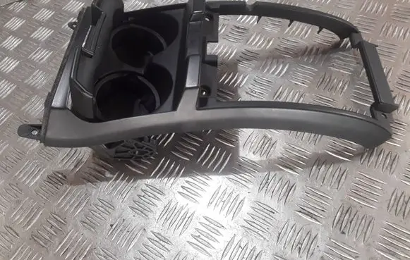 Cup holder front