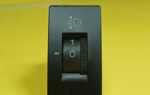 Hyundai Coupe Headlight level height control switch 933702C001
