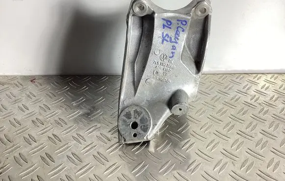 Audi Q7 4M Engine mounting bracket 7L8199308B