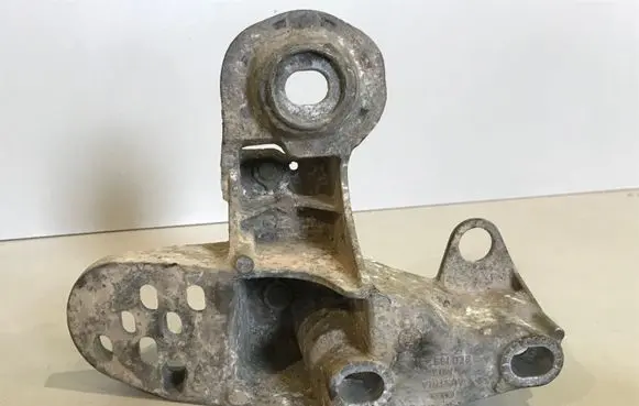 Audi A4 S4 B6 8E 8H Engine mounting bracket 8E0199351