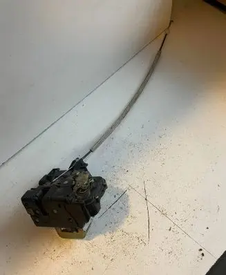 Audi A6 S6 C6 4F Front door lock