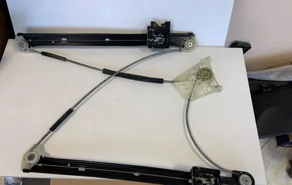 Audi Q7 4M Front window lifting mechanism without motor 4M0837461A