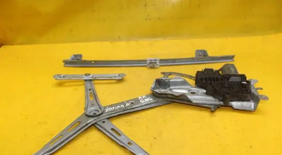 Front window lifting mechanism without motor