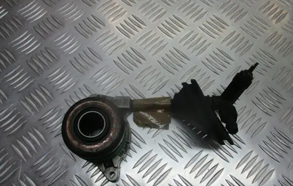 Volvo S40, V40 Clutch slave cylinder 