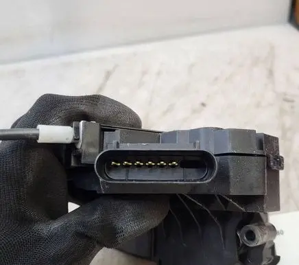 Volvo V60 Front door lock A046465 40624141 31301740