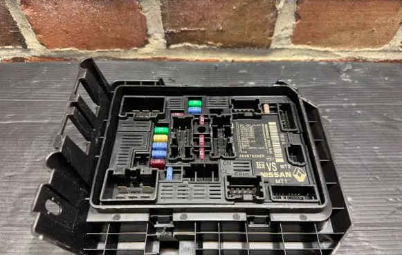 Renault Captur Fuse module 284B78285R
