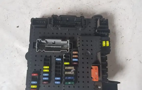 Volvo XC90 Fuse module 8676391