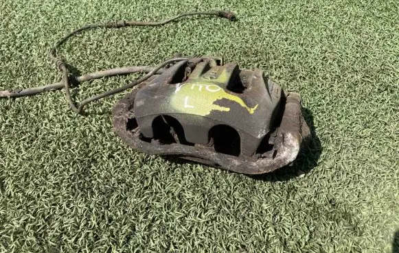 Mercedes-Benz Vito Viano W639 Front brake caliper A6394200483