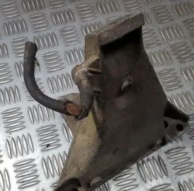 Volkswagen PASSAT B5.5 Engine mounting bracket 8D0199308 MC5