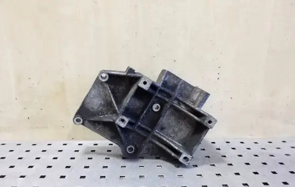 Audi A6 S6 C5 4B A/C compressor mount bracket 028260885A