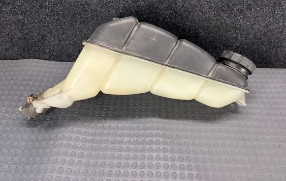 Mercedes-Benz E W210 Coolant expansion tank/reservoir 2105000549 A2105000549