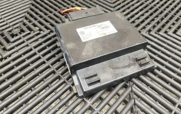 Audi A6 C7 Voltage converter/converter module 8K0959663F