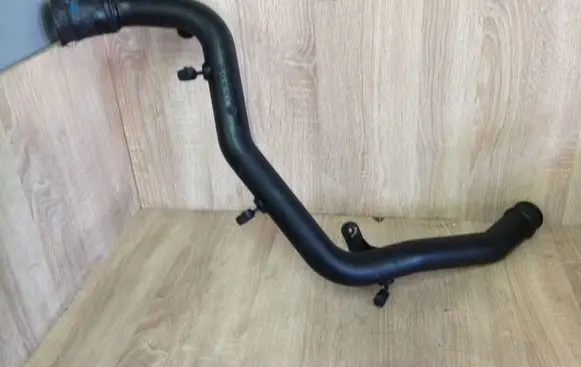 Audi Q7 4L Intercooler hose/pipe 7L6145795AE