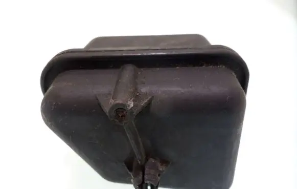 Vacuum air tank