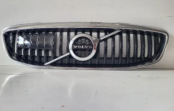 Volvo V40 Cross country Front bumper upper radiator grill 31425338
