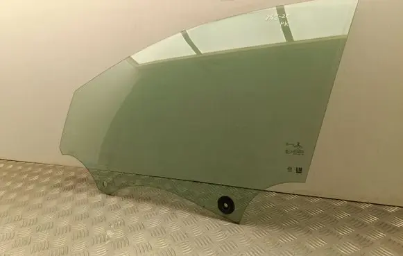 Peugeot 5008 II Front door window glass four-door 43R00049