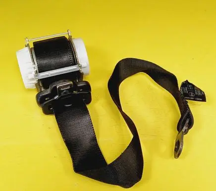 Ford Focus Front seatbelt 4M51A61294AK 33032388G