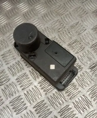 Volkswagen PASSAT B3 Central locking vacuum pump 357962257
