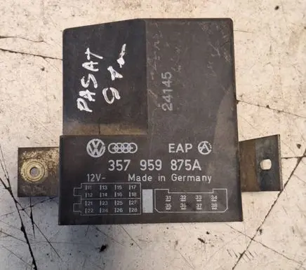 Volkswagen PASSAT B3 Door control unit/module 357959875A