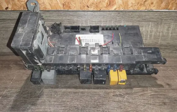 Mercedes-Benz CLK A209 C209 Fuse module 2035454701