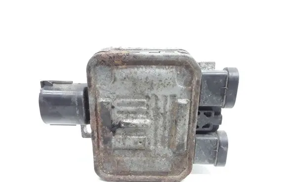 Volvo XC70 Coolant fan relay 940004202
