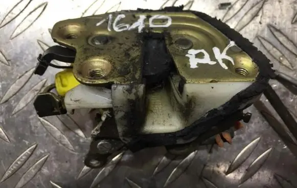 Mitsubishi Colt Front door lock