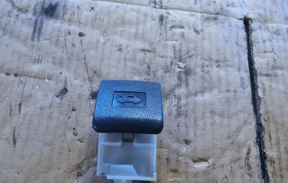 Toyota Corolla Verso E121 Engine bonnet (hood) release handle