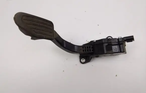 Toyota Verso-S Accelerator throttle pedal 7811052053
