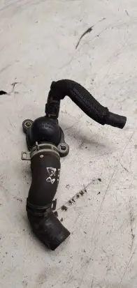 Volkswagen PASSAT B8 Engine coolant pipe/hose 04L121131ab