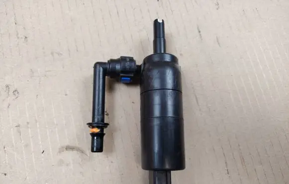 Audi RS3 Windscreen/windshield washer pump 6R0955681