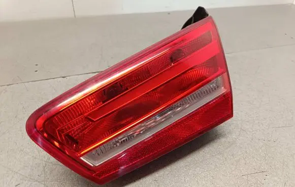 Tailgate rear/tail lights