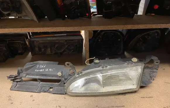 Ford Mondeo MK I Headlight/headlamp 93BG13N010AB 35391748