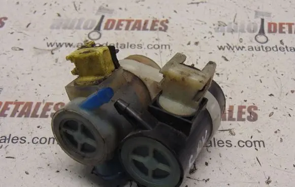Honda CR-V Windscreen/windshield washer pump