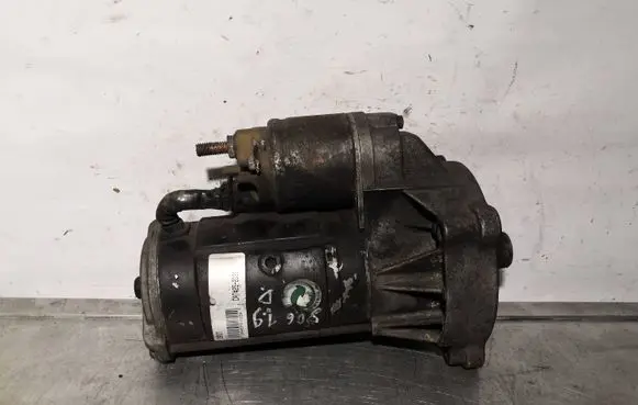 Peugeot 307 Starter motor D8R27 CAT252031