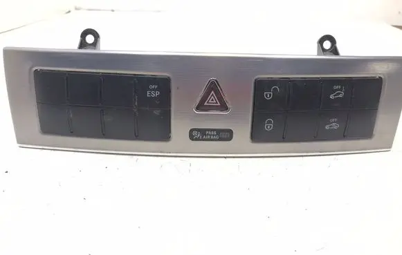 Mercedes-Benz C W203 Hazard light switch 2038703310 K1025