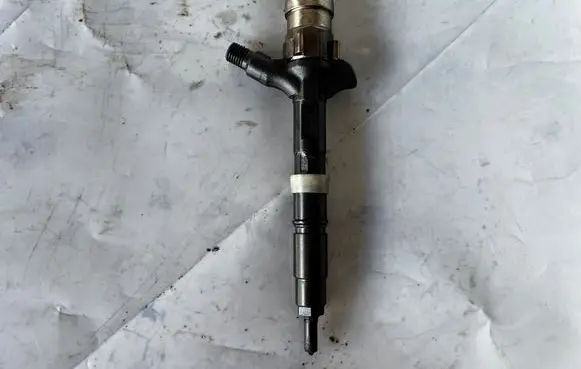Toyota RAV 4 (XA20) Fuel injector 2367027030 02F15147 DENSO