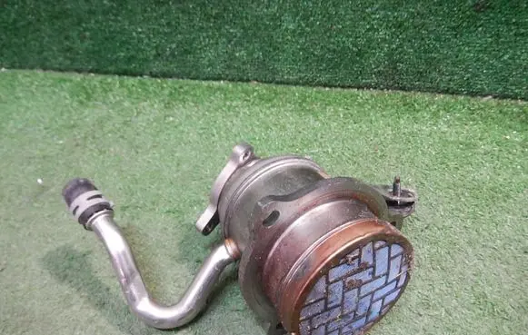 Dacia Dokker EGR valve cooler 147359823R