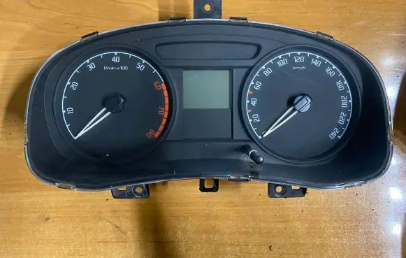 Skoda Fabia Mk2 (5J) Speedometer (instrument cluster) 5J0920801B V2802476