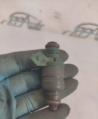 Volkswagen Sharan Fuel injector 037906031AA