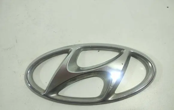Hyundai Santa Fe Manufacturer badge logo/emblem 863002W000