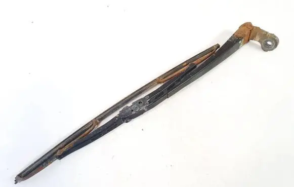 Volkswagen Golf IV Front wiper blade arm 1j6955707a