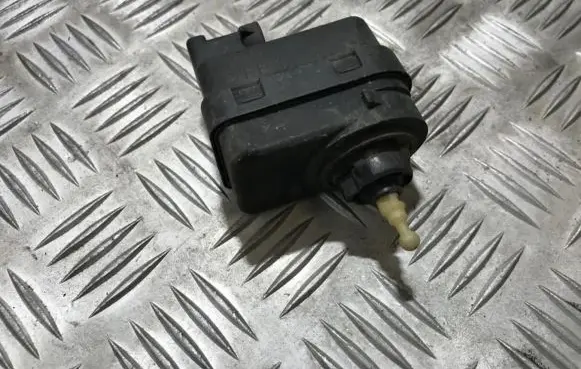 Headlight level adjustment motor