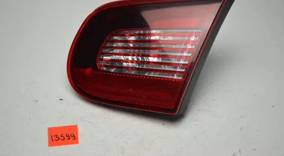 Tailgate rear/tail lights