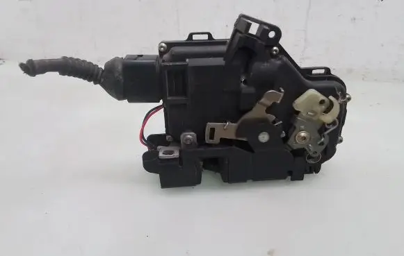 Audi A4 S4 B6 8E 8H Front door lock 4B2837016