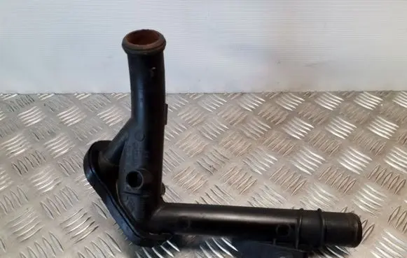 Nissan Juke I F15 Engine coolant pipe/hose 8200552604