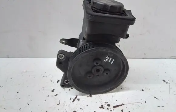 BMW 5 E60 E61 Power steering pump 7693974