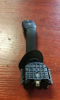 BMW 5 E39 Indicator stalk 8352172